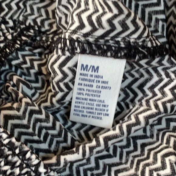 AEO 🦅 Chevron Printed High Rise Shorts - Picture 6 of 7